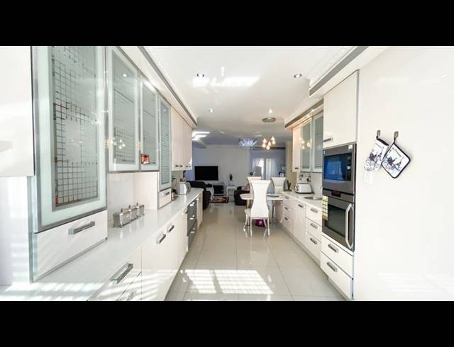 5 BEDROOM HOUSE FOR SALE IN ASPEN HILLS